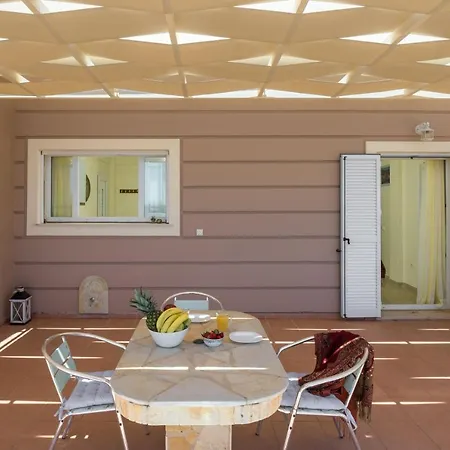 Asta La Vista Maisonettes *