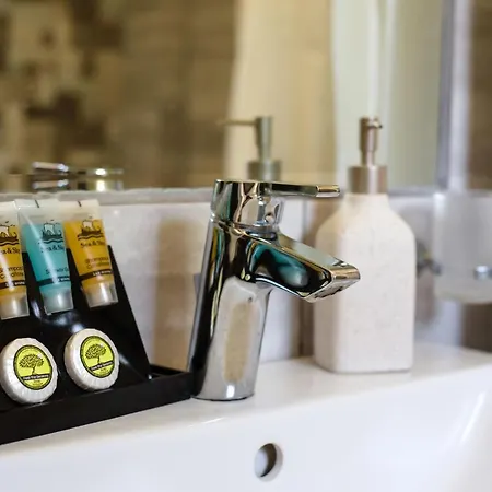 Asta La Vista Maisonettes *