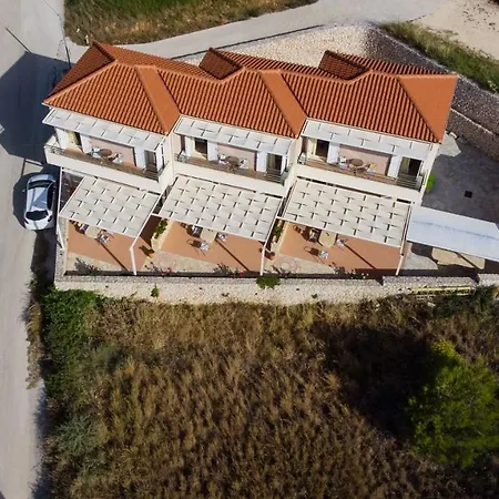Asta La Vista Maisonettes