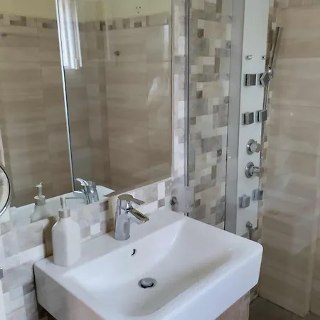 Asta La Vista Maisonettes * Pesádha