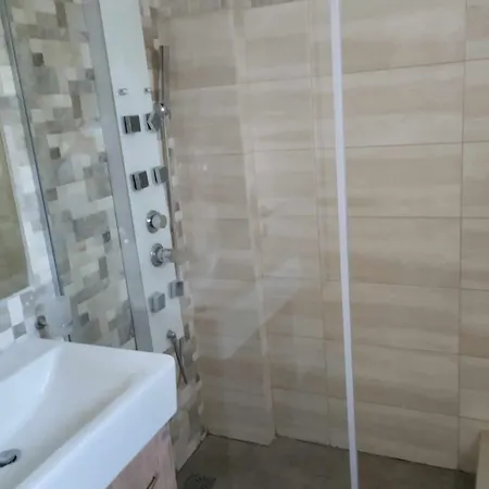 Asta La Vista Maisonettes